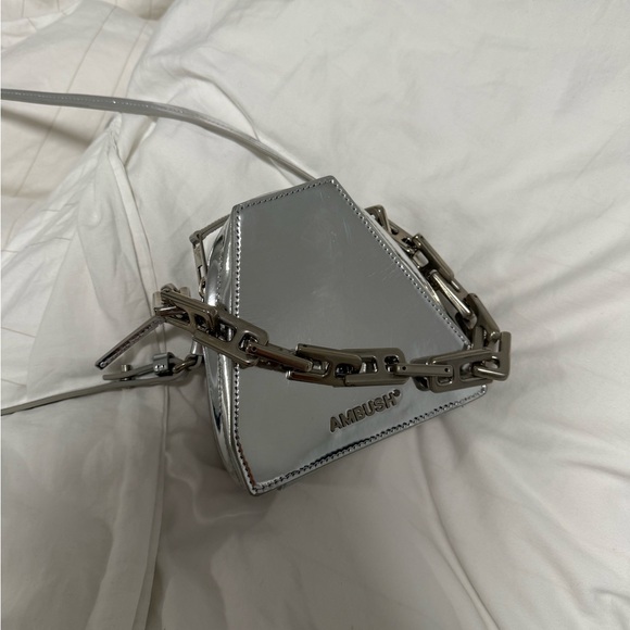 RARE Ambush SILVER Small Tri Tote Leather Crossbody Bag with Silver Chain - Picture 3 of 9
